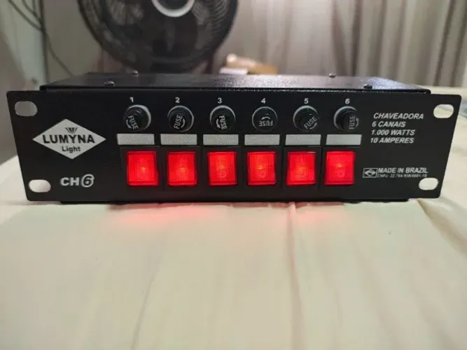 Mesa Chaveada 6 Canais Bivolt Potencia 6000w total(já cabo de energia para ligar na tomada