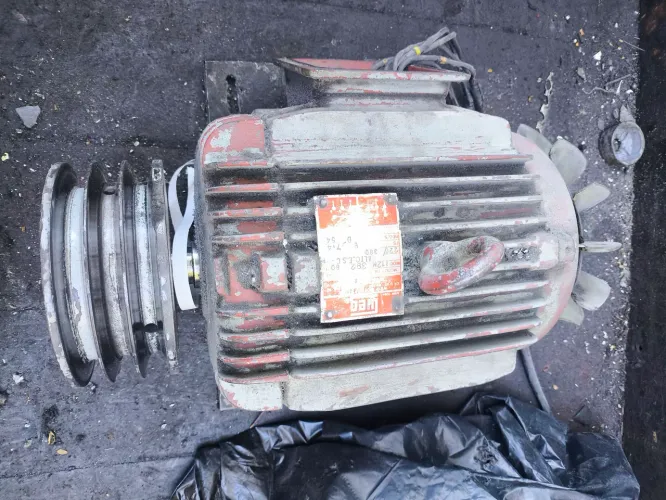 Motor Elétrico Weg 5cv Trifásico 220/380v Alta Rotação Com Polia