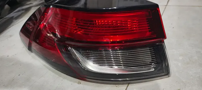Lamterna Corolla cross 25/26 LE original em perfeito estado