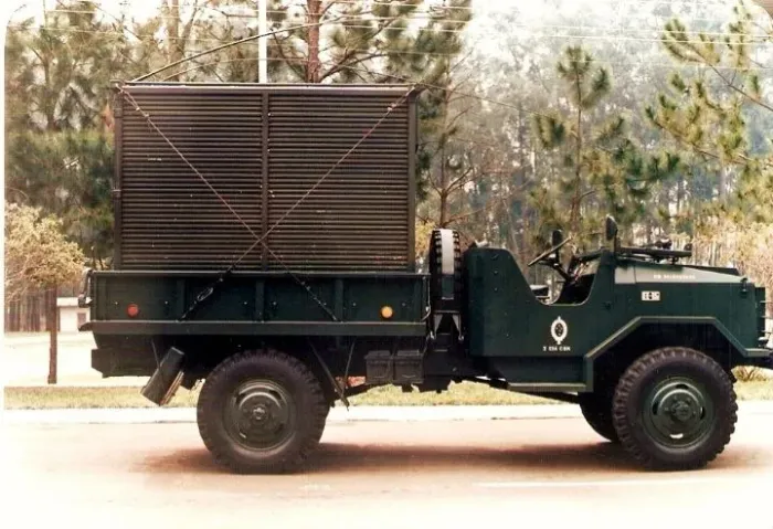 Cabine rádio  militar  do caminhão E15 engesa 