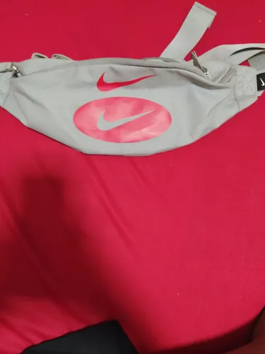 Pochete Nike em excelente estado 