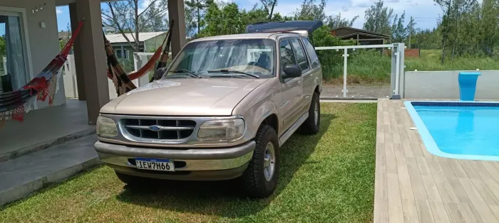 Ford Explorer XLT 4X4 4.0 V6 1995