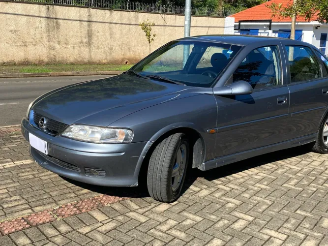 Chevrolet Vectra CD 2.2 16V / 2.0 16V Mec./aut. 2001