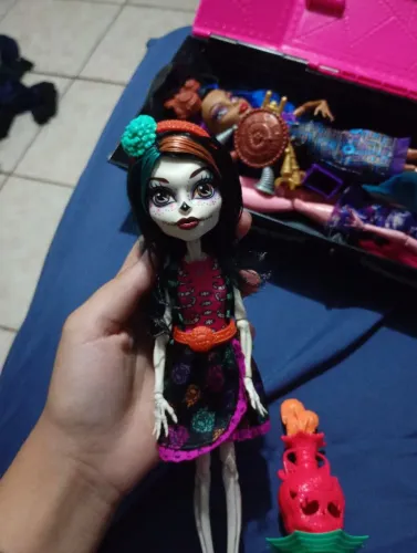 Boneca moster high G1 Shelita Calaveras semi nova 