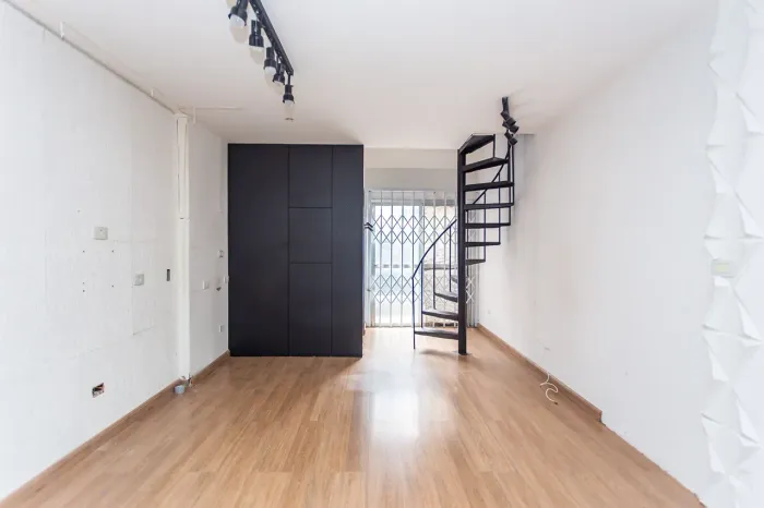 Ponto comercial em Galeria para Alugar - Centro de Curitiba