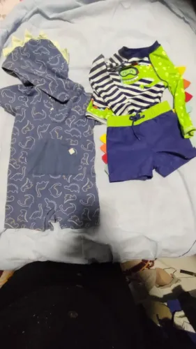 Roupa de banho e macacão dinossauro 