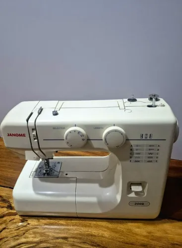 Máquina de Costura JANOME 2008. Estado de Nova.