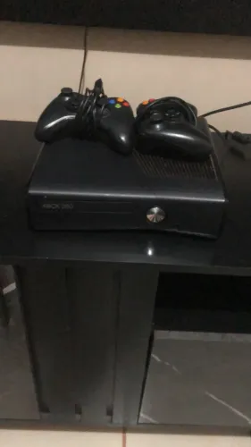 Vendo Xbox 360 com 2 controle 5 jogos funcionando perfeitamente por 350,00