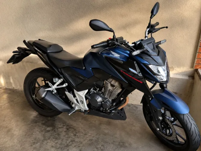 Moto Cb 300F Twister ABS