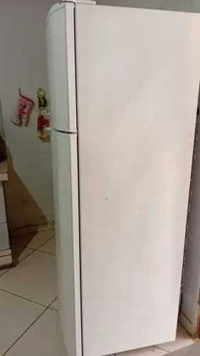 geladeira electrolux  pra vender  no pretinho,ja foi ao conserto,