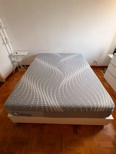 Colchão Queen 152x200 em ótimo estado Sealy Posturepedic Hybrid - importado dos EUA