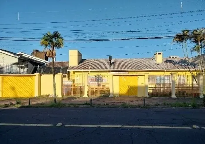 Excelente Casa Comercial com 4 dormitórios para locação, em ótima localização no Bairro Mo