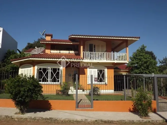 Casa residencial à venda no Centro com 5 dormitórios/quartos e 254 m² de área útil.