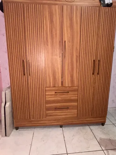Guarda roupa em bom estado