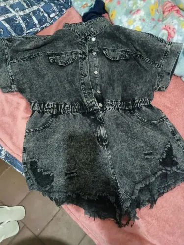 Macacão jeans nunca usado 