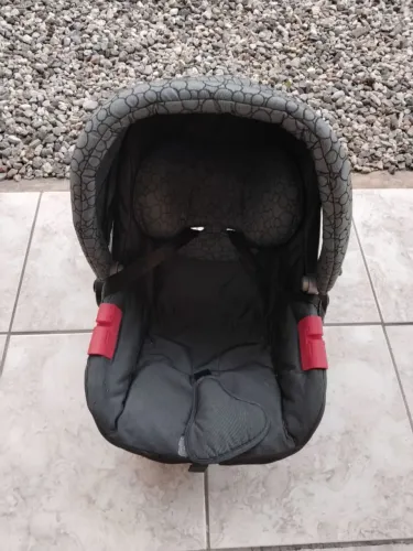 Vendo bebe conforto unisex em otimo estado