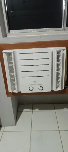 Ar-condicionado Midea 7500btus, na garantia.
