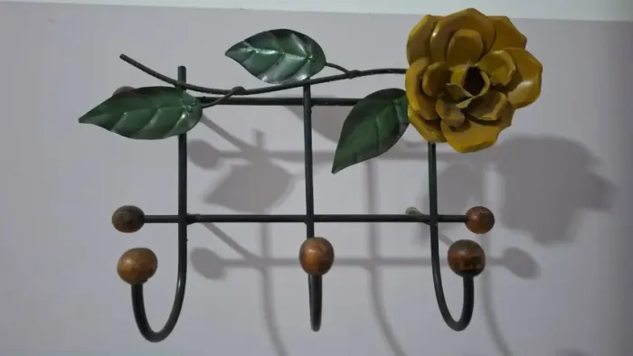 Cabides de parede em ferro com flores