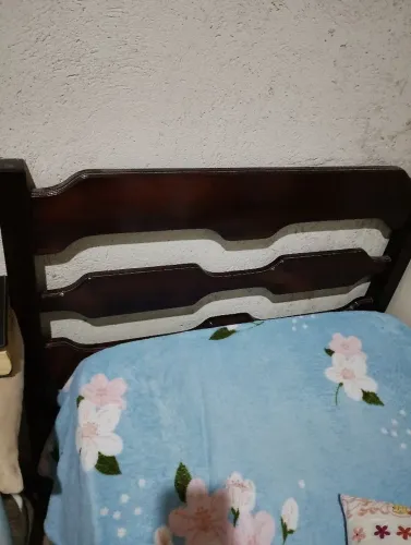 Cama de solteiro usada