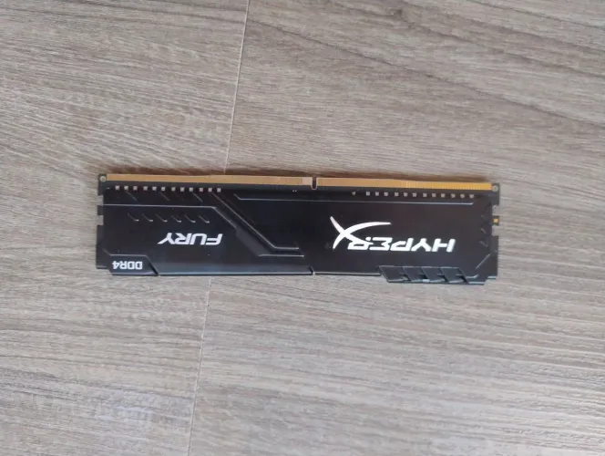 Memória DDR4 8GB Kingston HyperX Fury pouco usada.