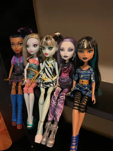 Monster high, picture day + robecca art class. RESERVADAS  
