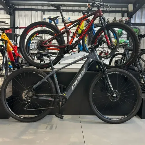 Bicicleta Eletrica Oggi 8.0 Tamanho M- 17" SEMI NOVA com 200km rodados