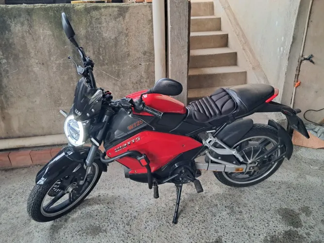 Moto elétrica WATTS impecável.
