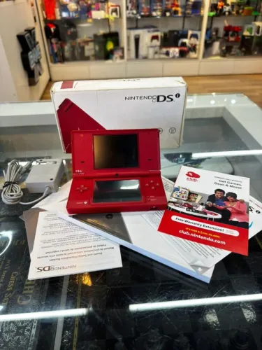 Console Nintendo DSI vermelho com caixa seminovo