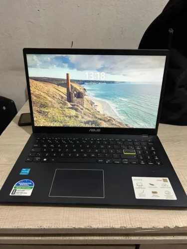Vende-se notebook Asus NOVO