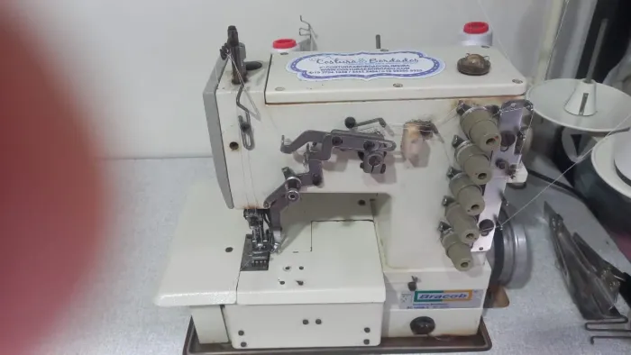 Máquina de costura Galoneira
