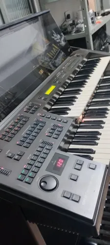 Órgão eletrônico Yamaha EL-50 