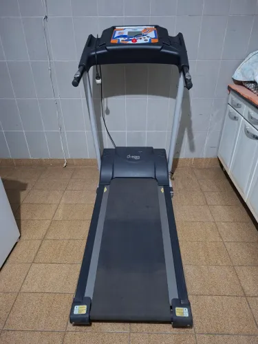 Esteira semi-nova Dreams fitness