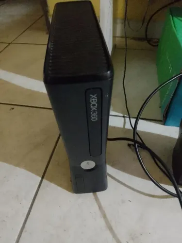 Vendo Xbox 360 slim leia a descrição somente o console !!!