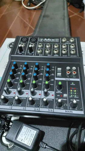 MESA DE SOM MACKIE MIX 8