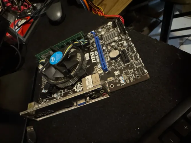 Kit i3 4170 + Msi H81M *COM DEFEITO*