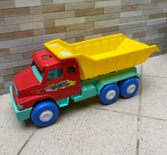 Caminhão de Brinquedo Gigante - 80cm - Grande, Resistente e Imponente