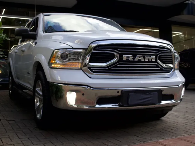 Ram Classic Laramie 5.7 V8 16V Gasolina 4X4 Aut. 2023
