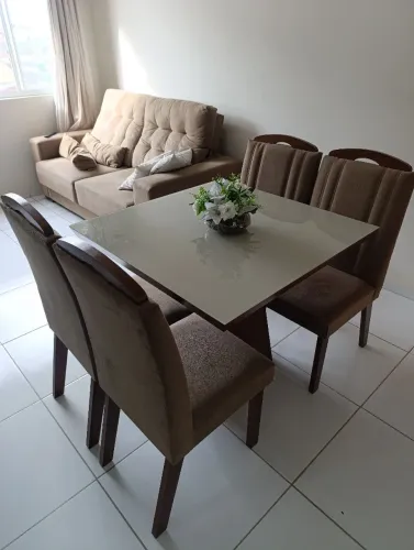 Mesa de 4 cadeiras