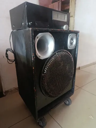 Caixa de som + amplificador