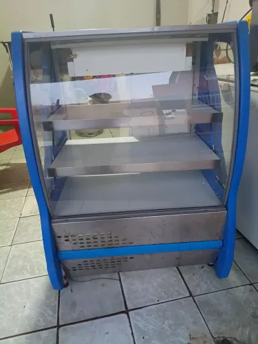 Vitrine com gaveta