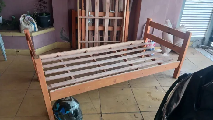 Cama solteiro Madeira
