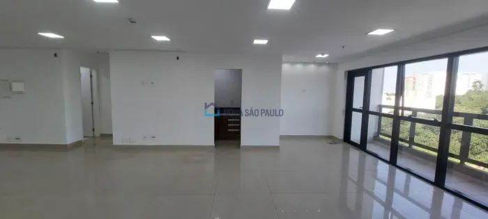 Centro de Diadema, próximo de comércios, bancos, via Imigrantes e Anchieta.