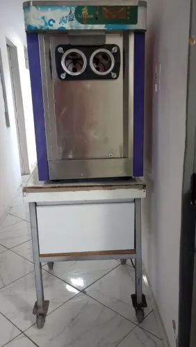 Máquina de sorvete expresso.