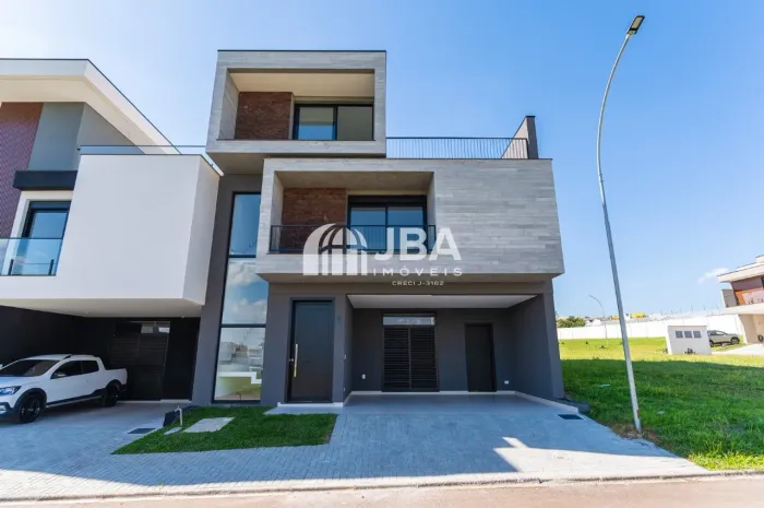 CASA EM UM DOS MELHORES CONDOMÍNIOS DA CIDADE