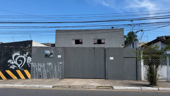 Galpão Comercial para aluguel no Butantã, São Paulo-SP: 2 Banheiros, 2 Vagas de Garagem, 3