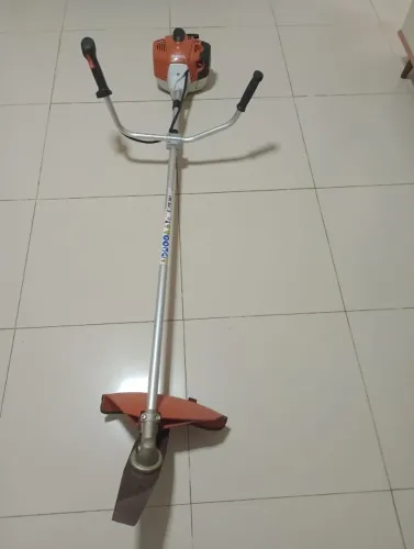 Roçadeira stihl original fs 161 profissional, usada apenas uma vez , com todos os equipame