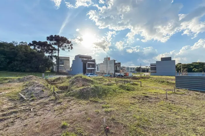 Terreno em São José dos Pinhais - PR (Condomínio fechado).