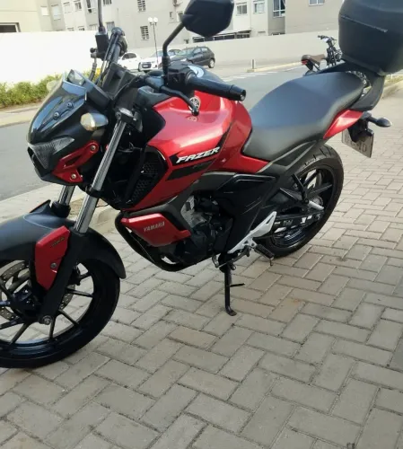 FZ15 2023 ABS Vermelha Única Dona