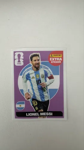 Figurinha da copa Card game Messi roxa. Colecionador