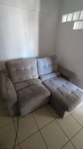 Sofá Retrátil Cinza Claro 2m de comprimento. 